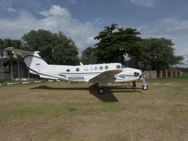 Beechcraft Super King Air 300 (N566NA) - 16 DEC 2017