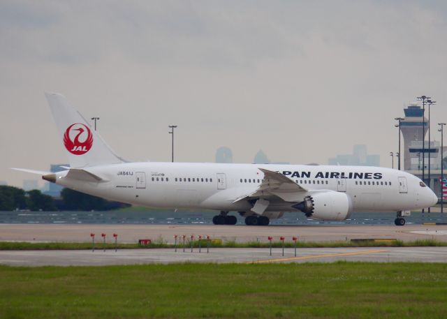 Boeing 787-8 (JA841J) - At DFW. 2015 Boeing 787-8 Dreamliner