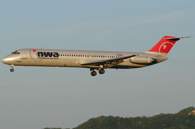 McDonnell Douglas DC-9-50 (N769NC)