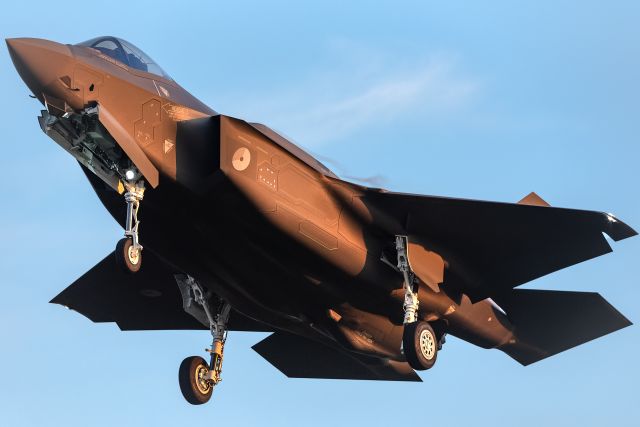 Lockheed F-35C (F033) - Landing in sunset light