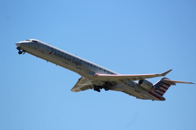 Canadair Regional Jet CRJ-900 (N565NN) - Plane Type: 2015 Bombardier INC CL-600-2D24br /Route: CLT-ATLbr /Airline: American Airlines br /Livery: br /Registration: N565NN br /Owned By: American Airlines INCbr /Runway: 36C