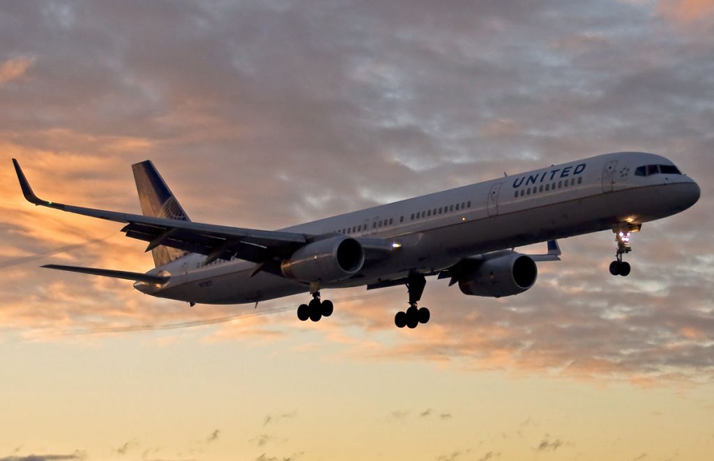 BOEING 757-300 (N77871) - United Airlines B757-300