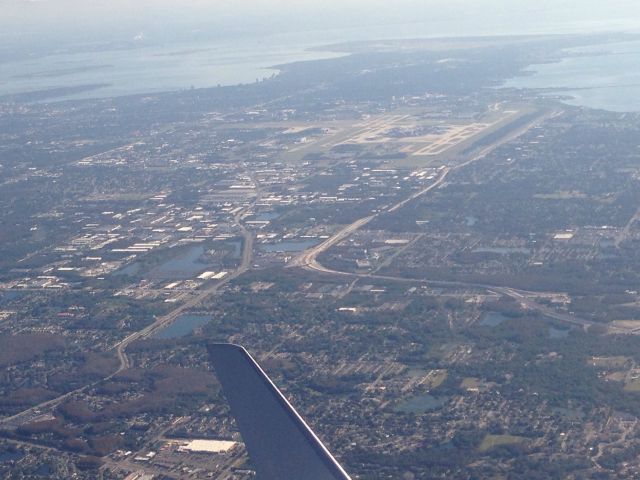 Boeing 737-700 — - Winglet photobomb 