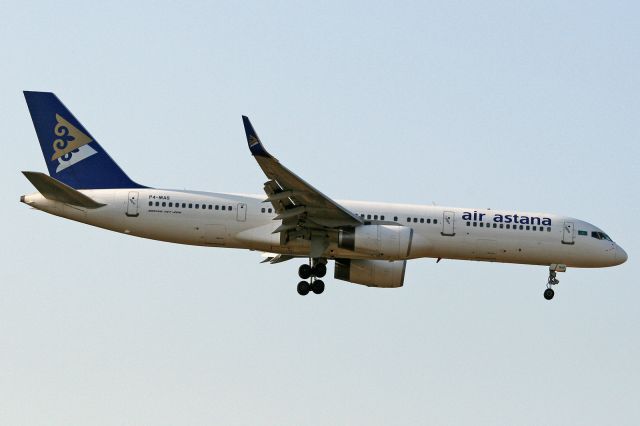 Boeing 757-200 (P4-MAS)