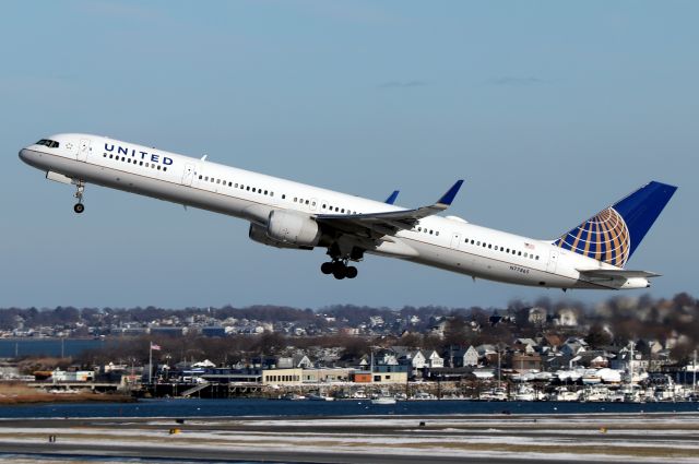 BOEING 757-300 (N77865) - UA 652 departing to Denver