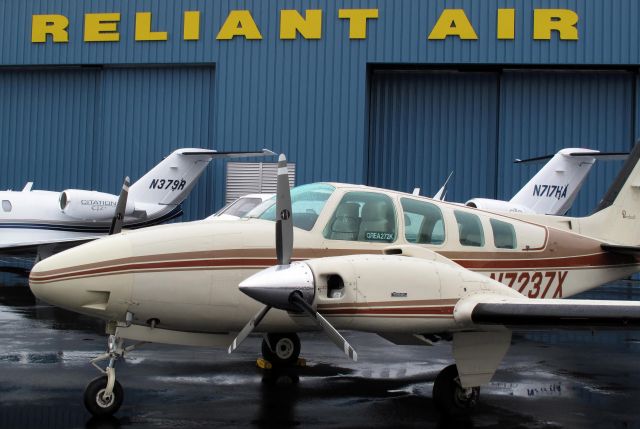 Beechcraft Baron (58) (RLI723) - One of RELIANT AIRs pristine Barons. RELIANT AIR has the lowest fuel price on the Danbury (KDXR) airport.