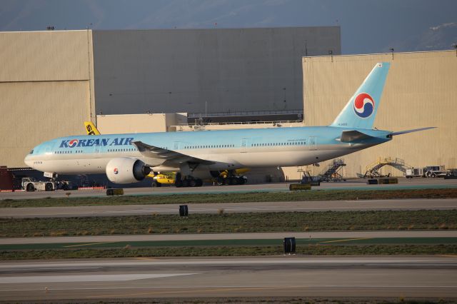 BOEING 777-300ER (HL8009)