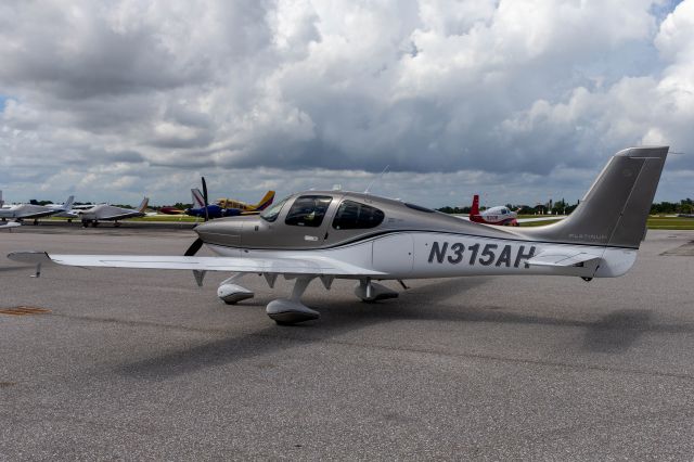 Cirrus SR-22 (N315AH)