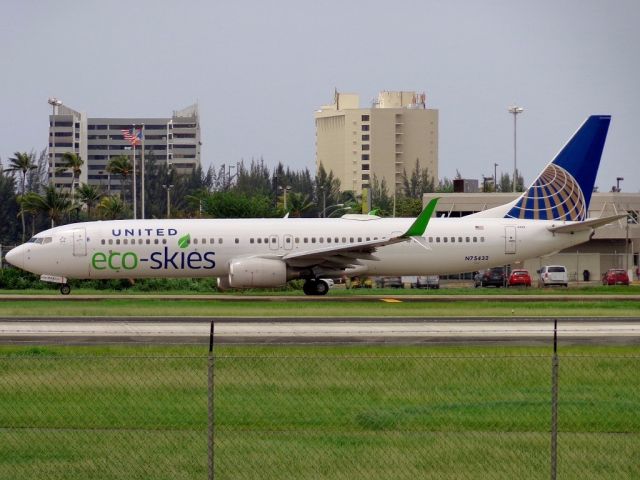 Boeing 737-900 (N75432)