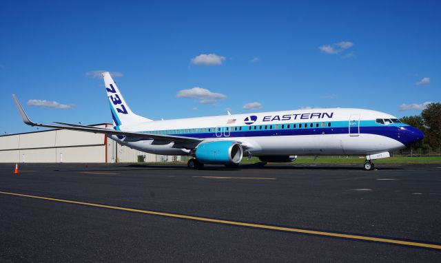 Boeing 737-800 (N277EA) - Definately a catch!!! This 737 brought in the Troy football team to play the UW Badgers.