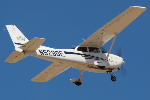 Cessna Skyhawk (N5290E)