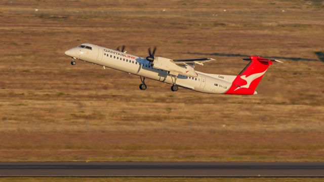 de Havilland Dash 8-400 (VH-LQB)