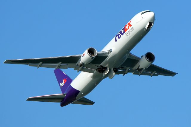 BOEING 767-300 (N139FE) - FDX 647 to Memphis climbing out of a 9 departure