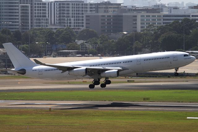 Airbus A330-300 (CS-TQY)