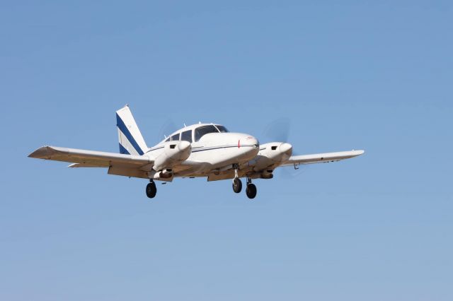 Piper Aztec (N680K)