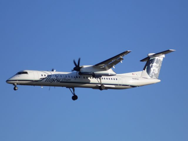 de Havilland Dash 8-400 (N446QX)