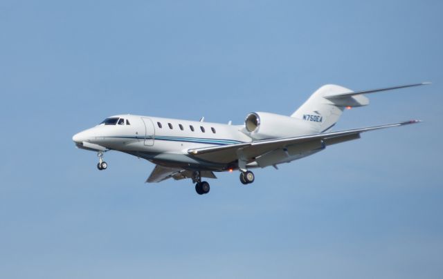 Cessna Citation X (N750EA) - On final is this 2002 Cessna Citation X in the Autumn of 2016.