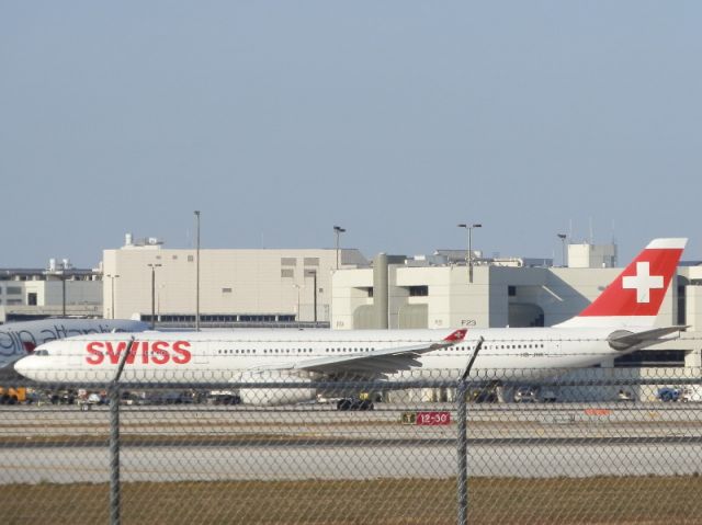 Airbus A330-300 (HB-JHK) - Off To LSZH
