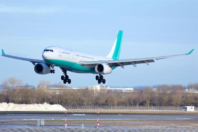 Airbus A330-200 (CS-TFZ)