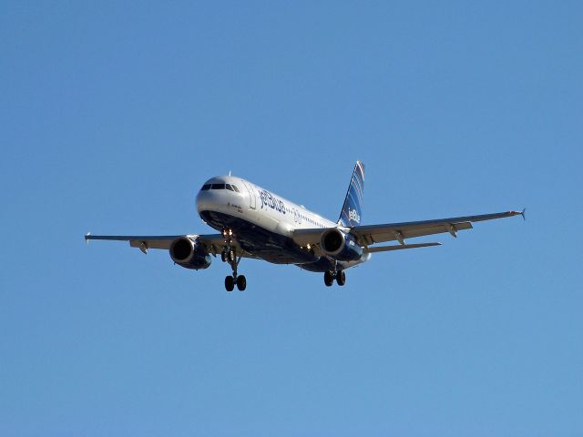 Airbus A320 (N639JB)