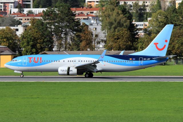 Boeing 737-800 (OO-JEF)