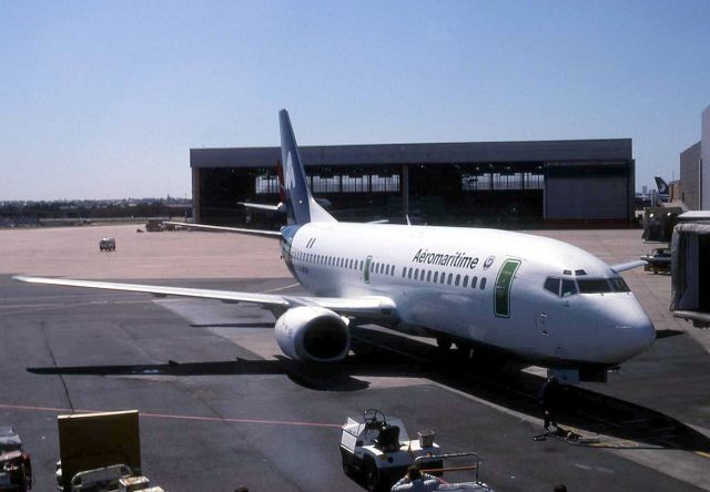 BOEING 737-300 (F-GFUA) - Aeromaritime Boeing 737-33A F-GFUA at Sydney Airport operating for Australian Airlines during the 1988 Australian Pilots strike.