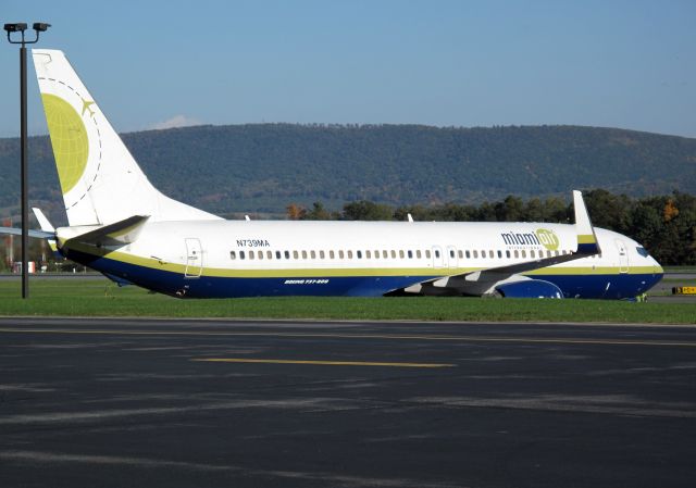 Boeing 737-700 (N739MA) - Here for the game.