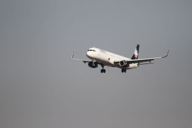 Airbus A321 (XA-VLZ) - FINAL APPROACH 27 MMTJ