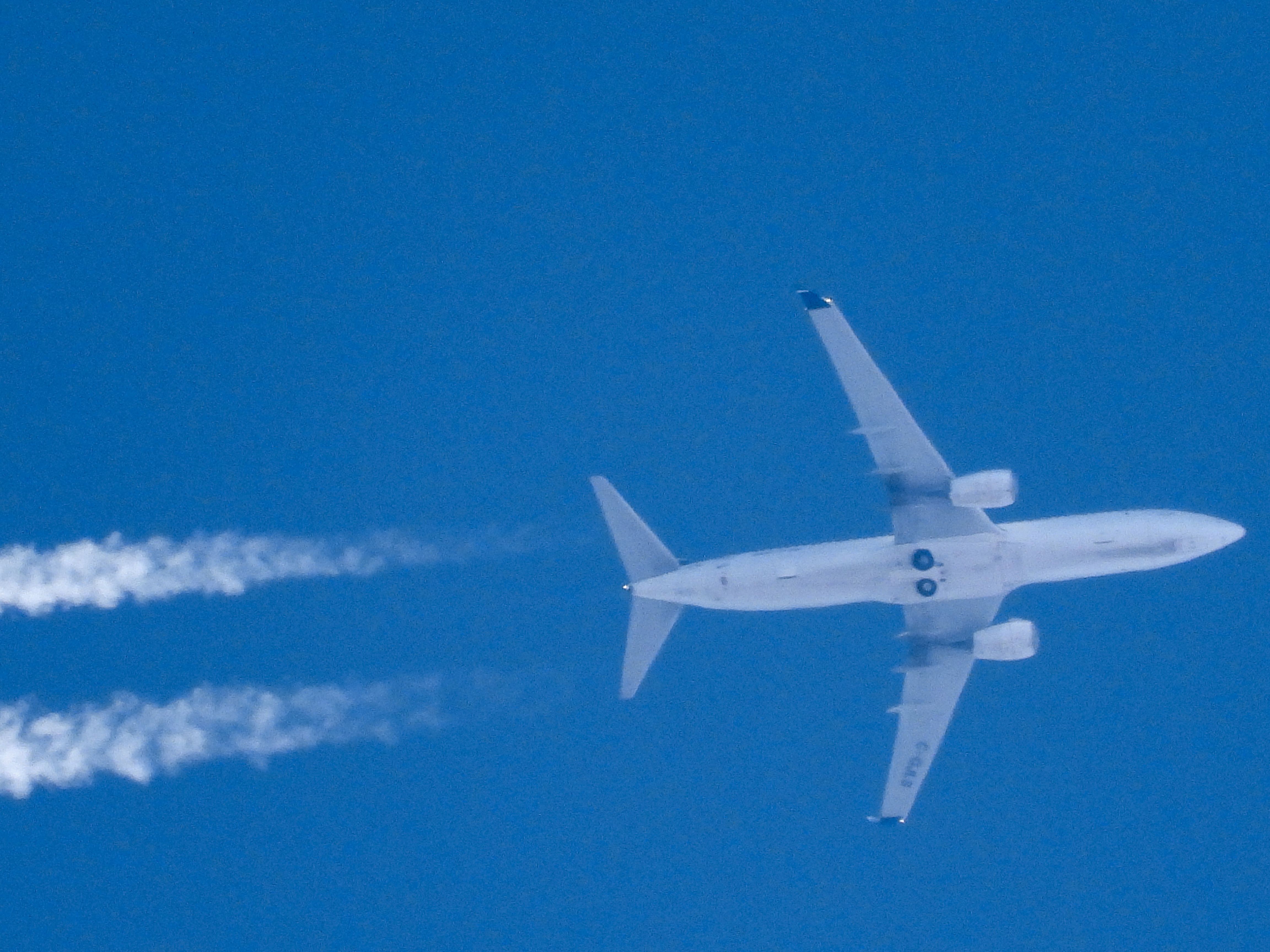 Boeing 737-800 (C-GJLS) - WJA2261br /LIR-YYCbr /02/09/22