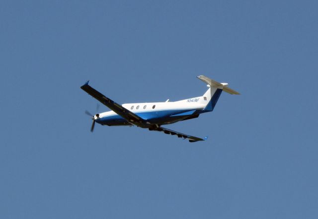 Pilatus PC-12 (N547AF) - Powerful take off RW26.