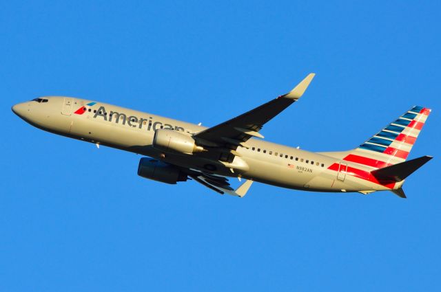 Boeing 737-800 (N982AN) - American - N982AN - B737-800 - Departing KDFW 11/17/2013