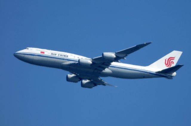 BOEING 747-8 (B-2482) - Shown here is an Air China Boeing 747-8 a few minutes until arrival in the Summer of 2016.