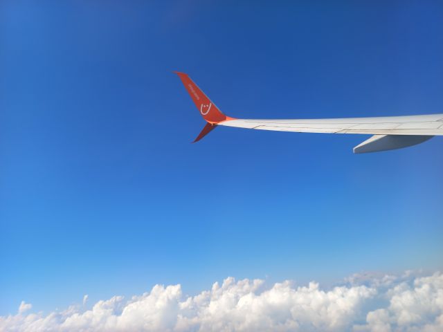 Boeing 737-800 (UR-SQG)