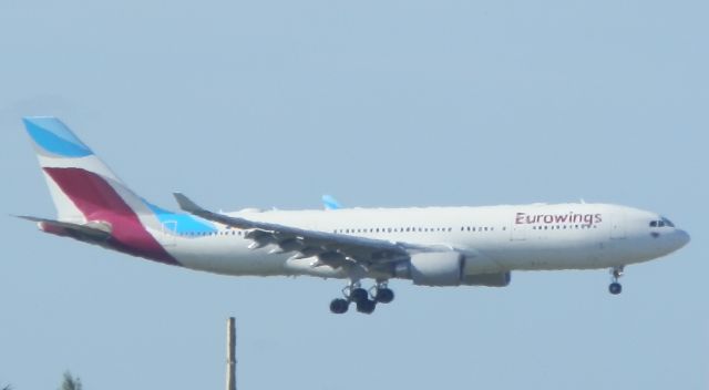 Airbus A330-300 (D-AXGE)