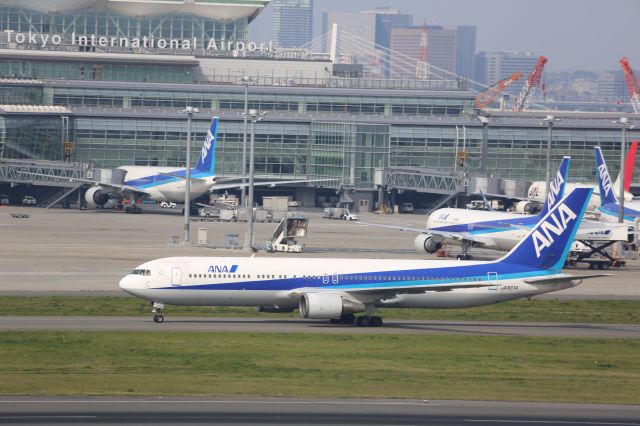BOEING 767-300 (JA8274)