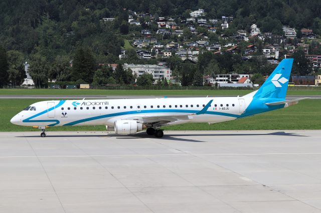 EMBRAER 195 (I-ADJU)