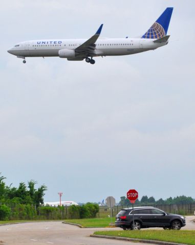 Boeing 737-800 (N14219)