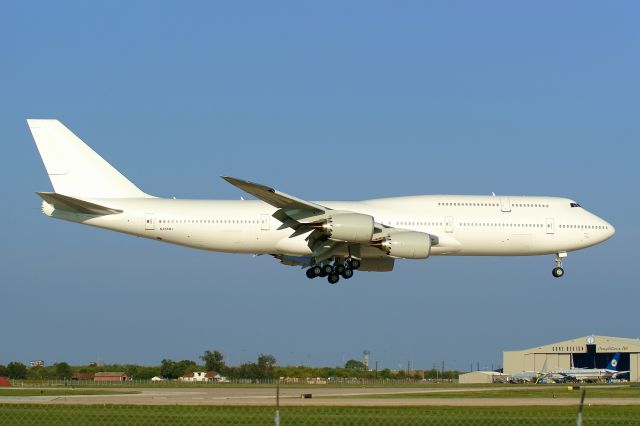 BOEING 747-8 (N458BJ)