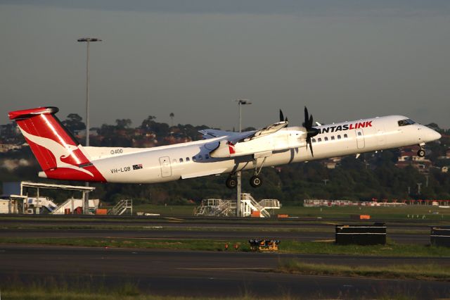 de Havilland Dash 8-400 (VH-LQB) - on 2 May 2017