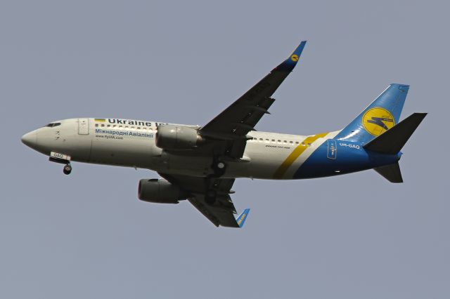 BOEING 737-300 (UR-GAQ) - 600 mm shot