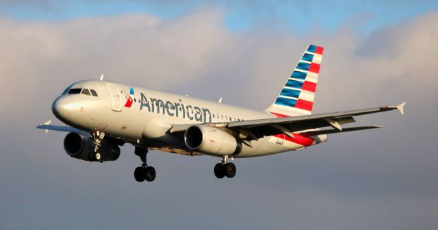 Airbus A319 (N820AW) - Arrival from PHX, Landing 30L,  01-01-2017 