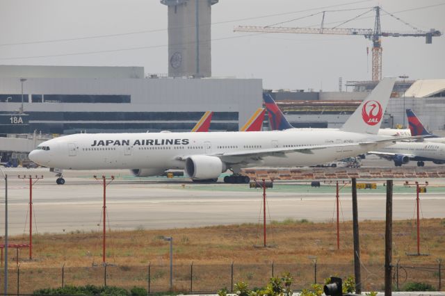 BOEING 777-300ER (JA743J)