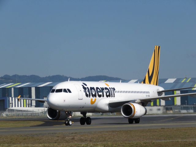 Airbus A320 (VH-VNQ)