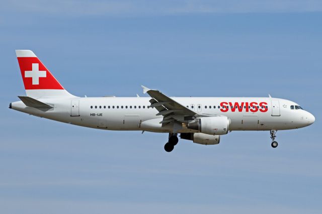 Airbus A320 (HB-IJE)