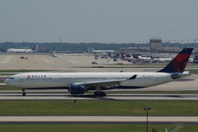 Airbus A330-300 (N807NW)