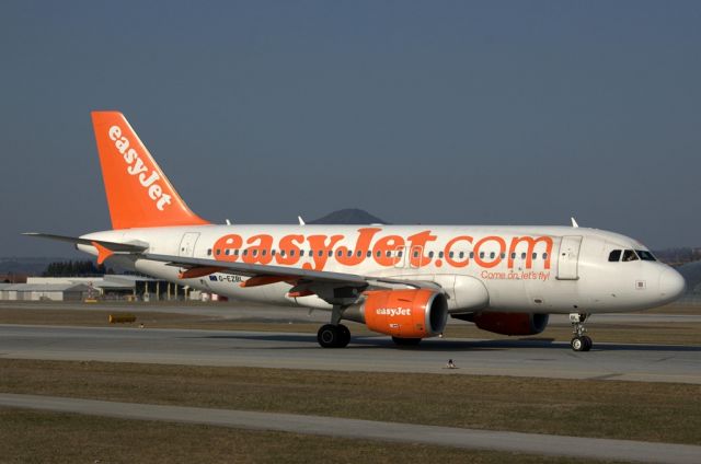 Airbus A319 (G-EZBL)