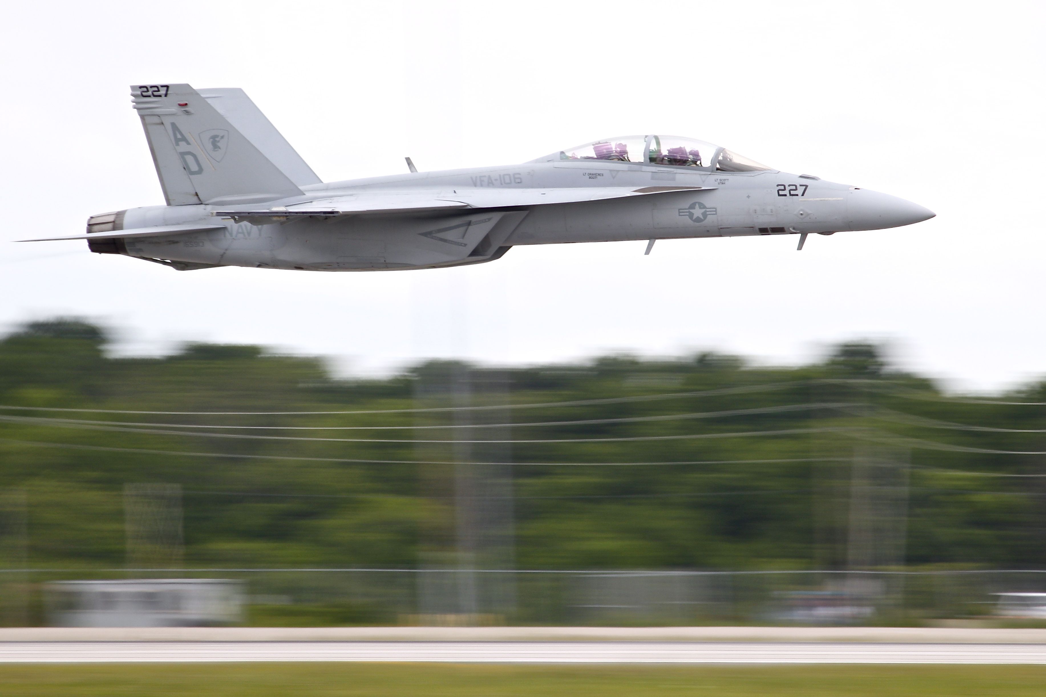 McDonnell Douglas FA-18 Hornet (16-5913) - Dayton Air Show.  Taken with a 400mm lens and shutter speed 1/160sec