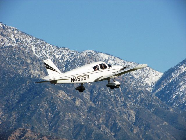 Piper Cherokee (N4565R) - Taking off RWY 6