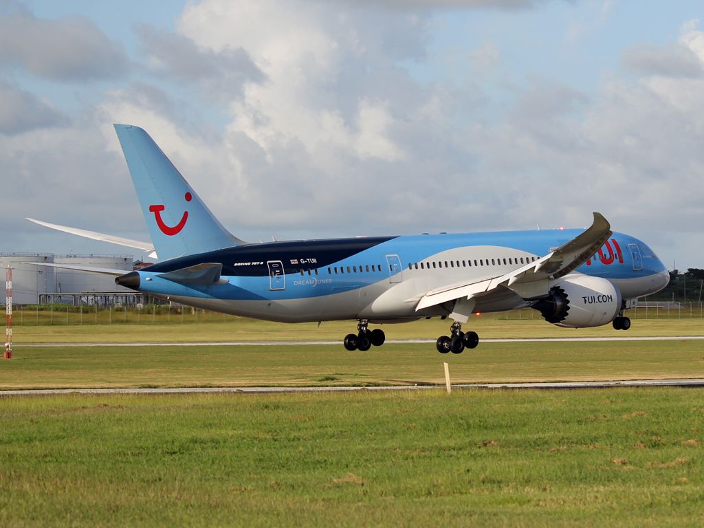 Boeing 787-8 (G-TUII)