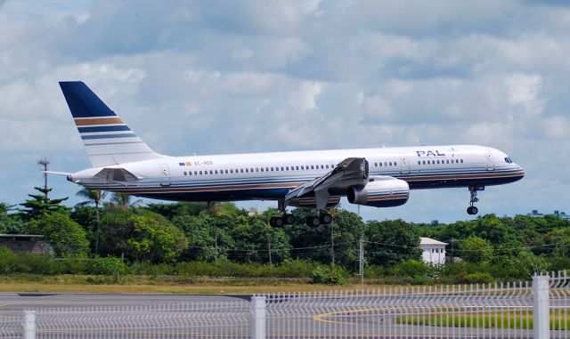 Boeing 757-200 (EC-HDS)